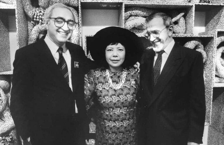Exploring Ebrahim Alkazi: A Journey through Indian Contemporary Art 3 Ebrahim Alkazi with Yayoi Kusama and Bhupendra Karia at the opening of her show at CICA, 1989 Courtesy: The Alkazi Collection of Art